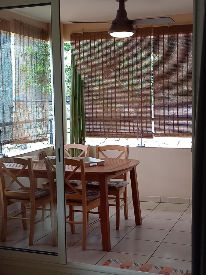 Bel Appartement Avec Terrasse Proche Des Plages Saint-Gilles-les-Bains Exterior photo