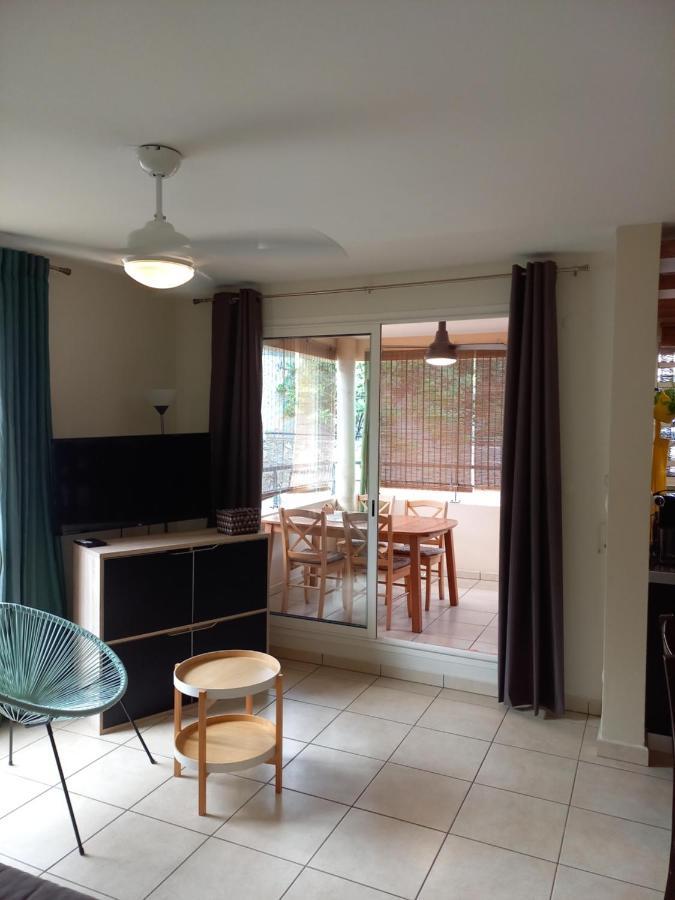 Bel Appartement Avec Terrasse Proche Des Plages Saint-Gilles-les-Bains Exterior photo